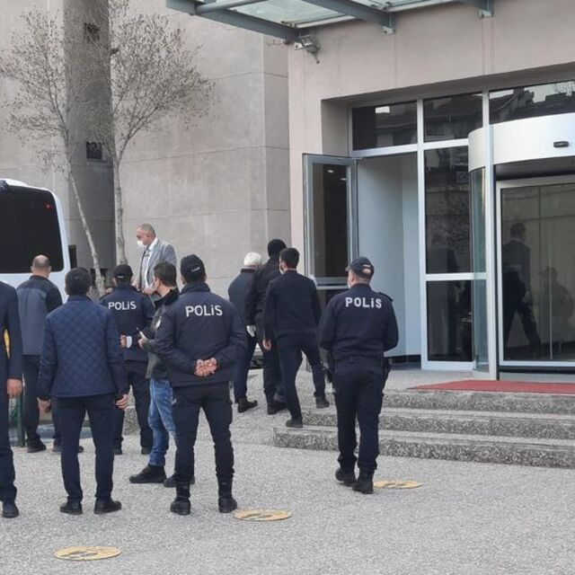 Emekli 4 amiral ve 1 general emniyette