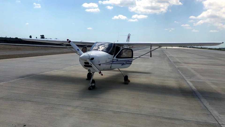 Eğitim uçağı acil iniş yaptı