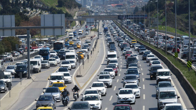 İstanbul kıpkırmızı! Trafik kilit