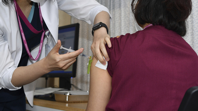 O ülke Pfizer&BioNTech aşısının iki dozu arasındaki süreyi uzatacak