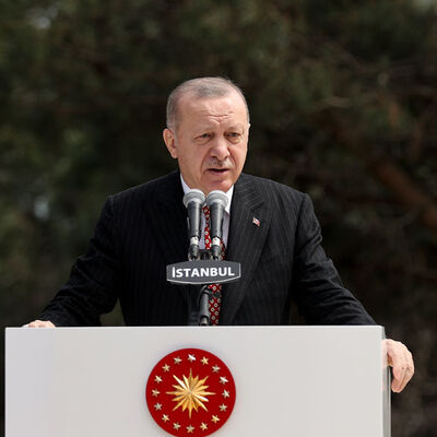 Türkiye'nin en büyük bayrağı dalgalanıyor