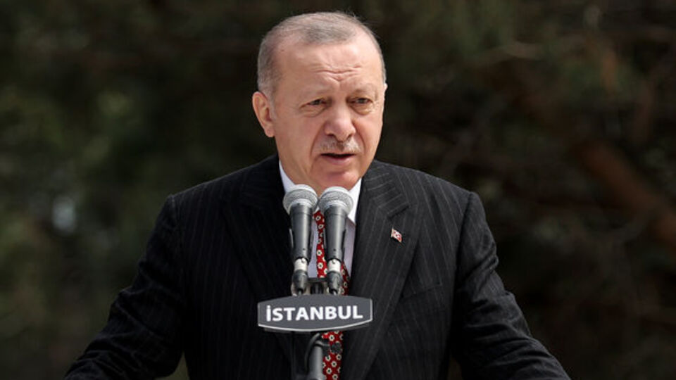 Türkiye'nin en büyük bayrağı dalgalanıyor