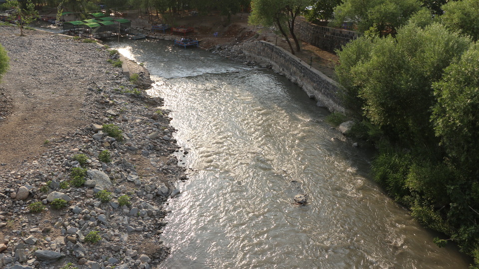 3 yaşındaki oğlunu nehre attı!