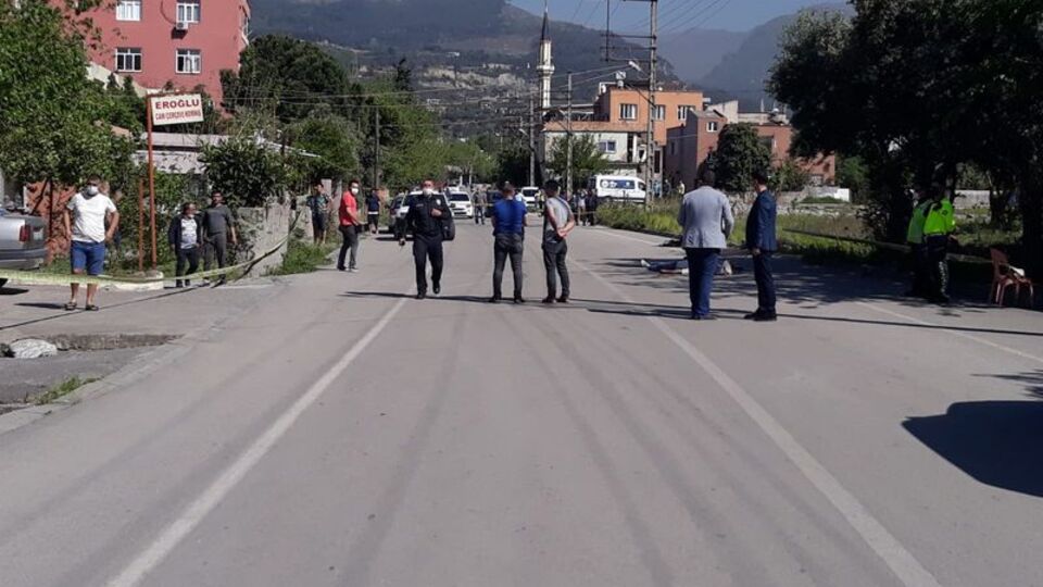 Yüksek sesle konuşma cinneti: 2 ölü 3 yaralı