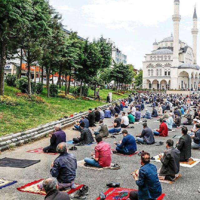 İzmir cuma namazı saati kaçta?