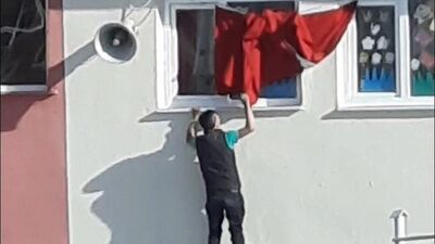 Öğrencilerden duygulandıran "Türk bayrağı" hassasiyeti