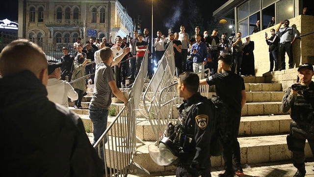 İsrail polisi geri adım attı, Şam Kapısı'ndaki barikatlar kaldırıldı
