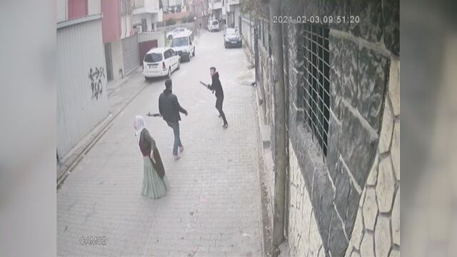 Sokakta 'çocuk gelin' çatışması!