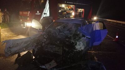 Kamyona çarpan otomobil hurdaya döndü: 1 ölü