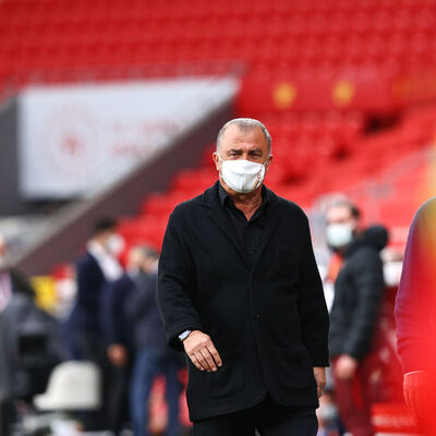 Terim, çift santrfora geçiyor