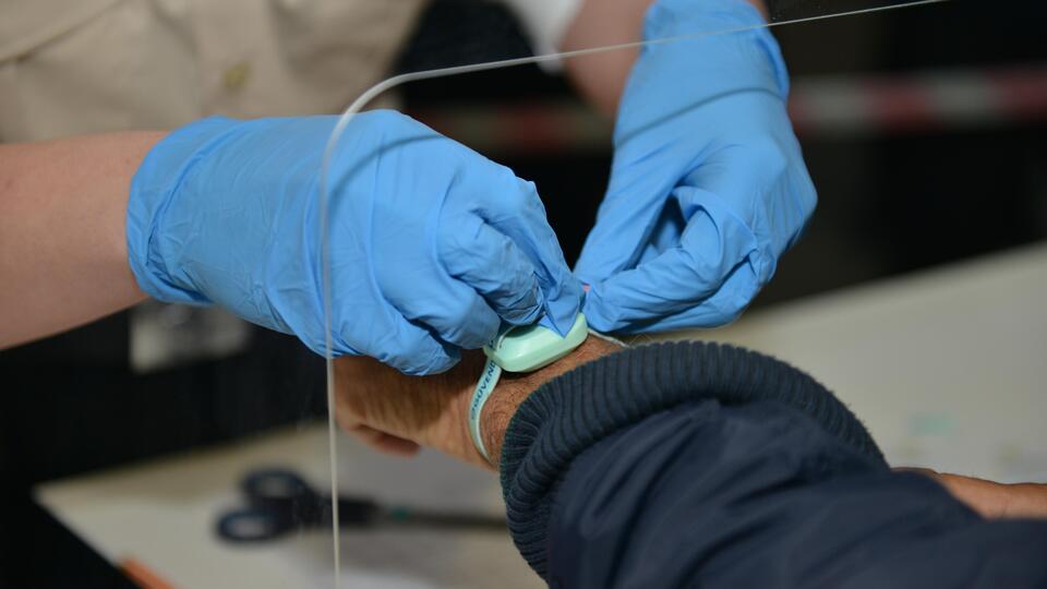 Karantinayı e-bileklikle takip!