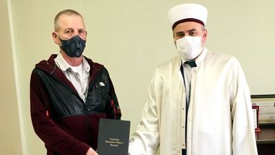 Ramazan ayından etkilendi, Müslüman oldu