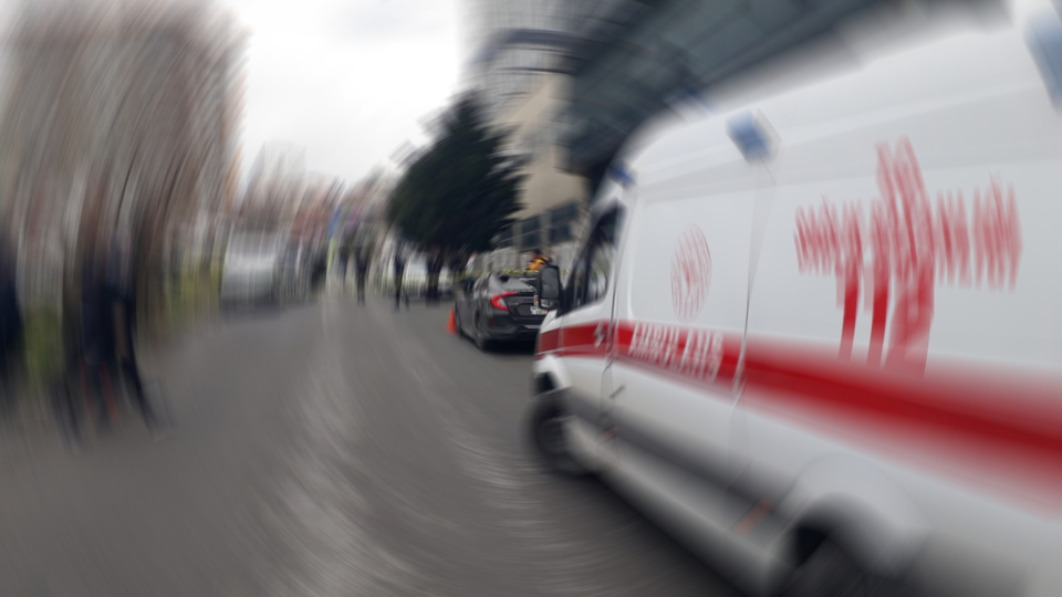 Yaşlı kadını gasp edip yaktı!