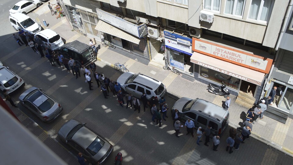 Tam kapanma öncesi 'izin belgesi' kuyruğu!