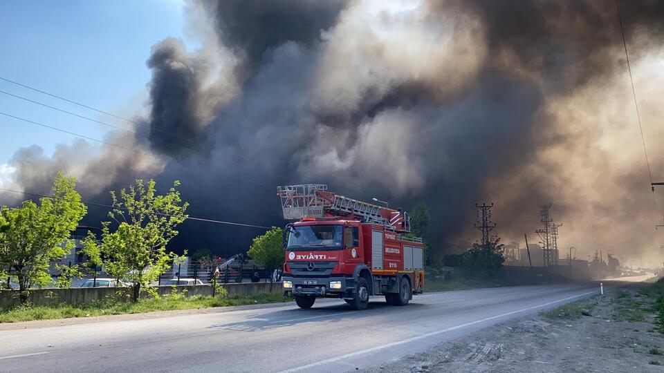 Depodaki yangın 20 saatte söndürüldü!