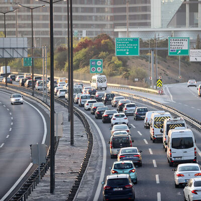 Tam kapanma öncesi kaçış trafiği!