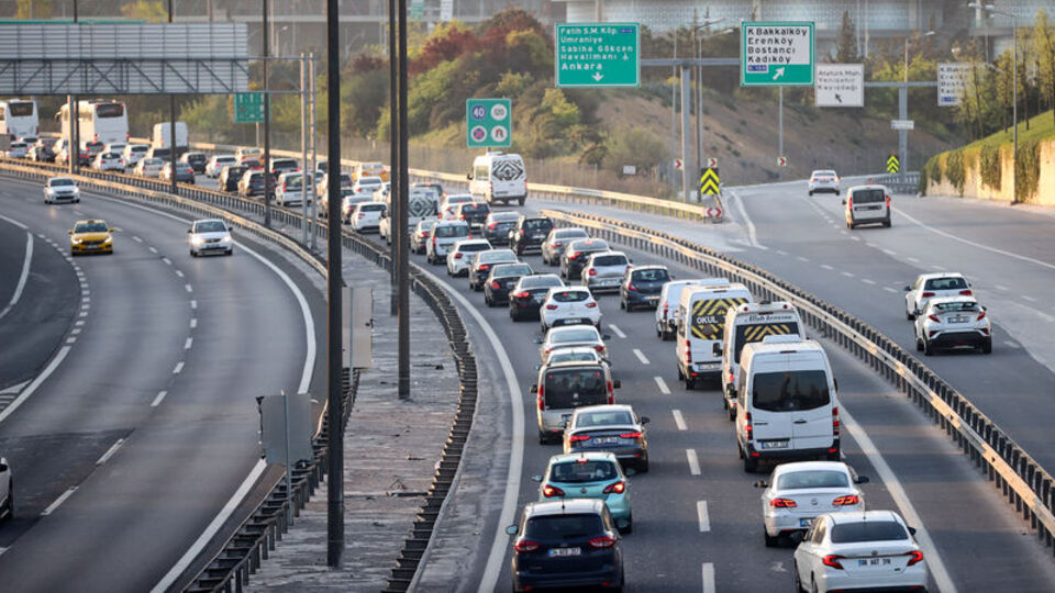 Tam kapanma öncesi kaçış trafiği!