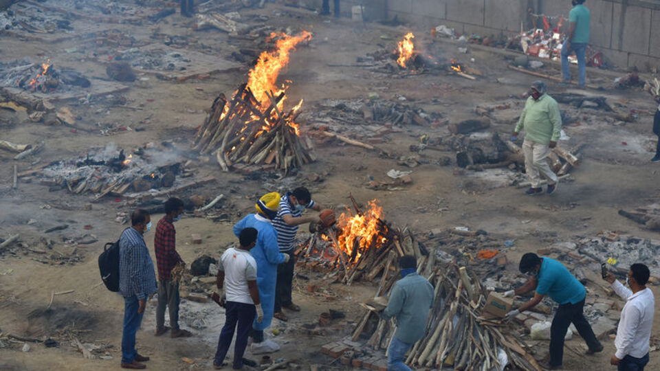 Hindistan Kovid-19'a teslim