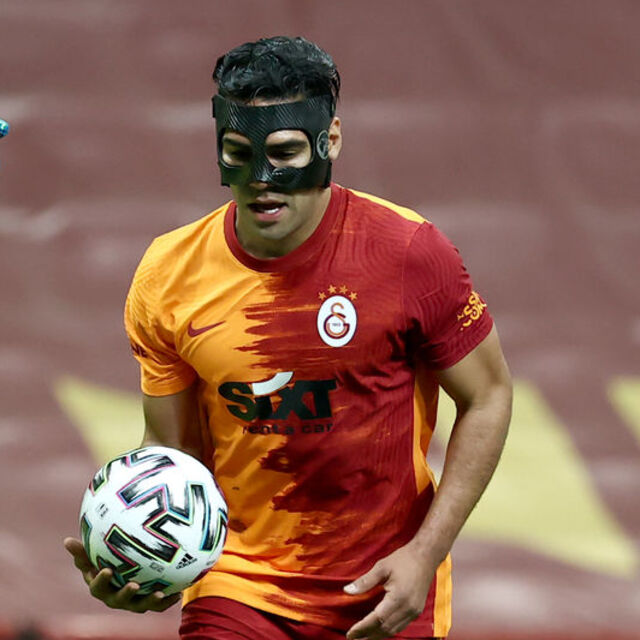 Radamel Falcao özel maskeyle