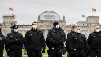 Almanya koronavirüs inkarcıları için harekete geçti!