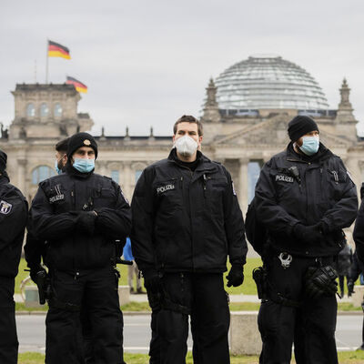 Almanya koronavirüs inkarcıları için harekete geçti!