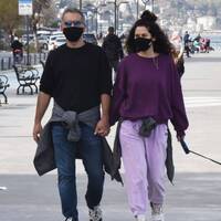 Sevgilisiyle ilk kez el ele!