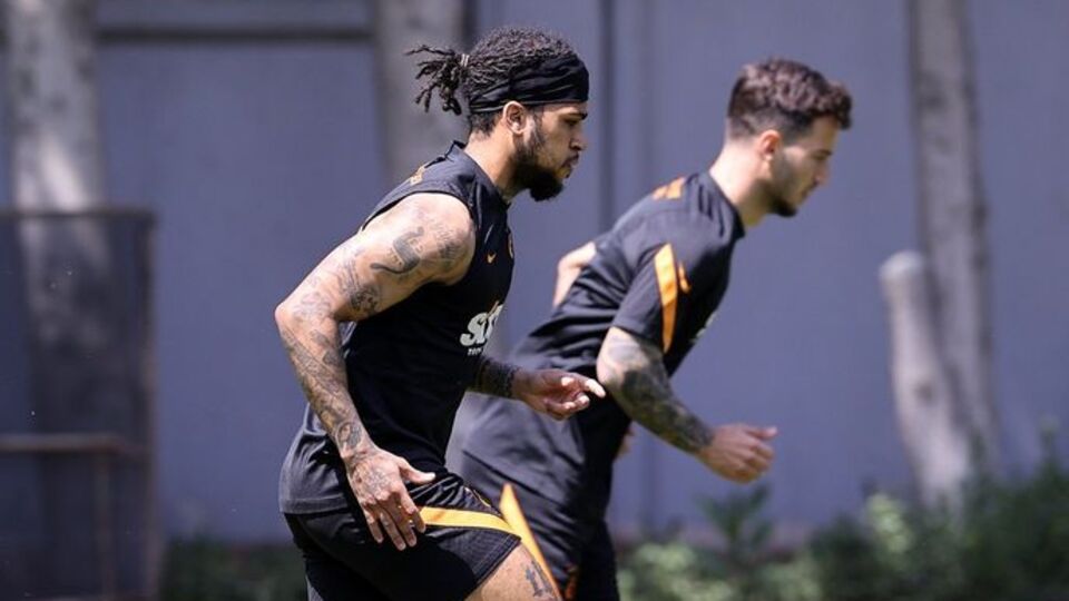 Galatasaray'da Yedlin takımla çalıştı