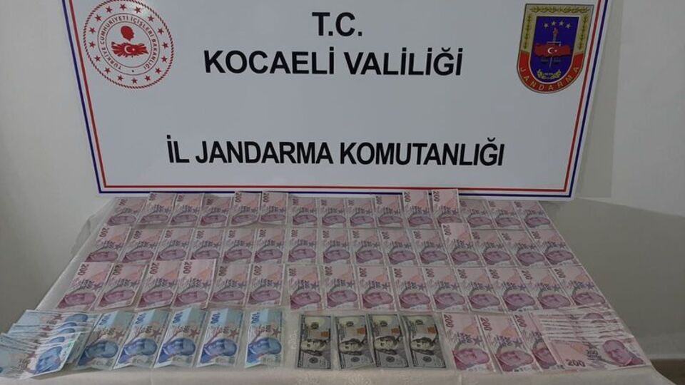 Sahte para kuryesi jandarmaya yakalandı