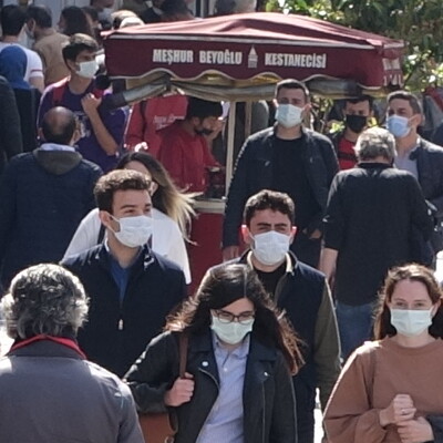 Tam kapanma öncesi İstiklal'e akın!