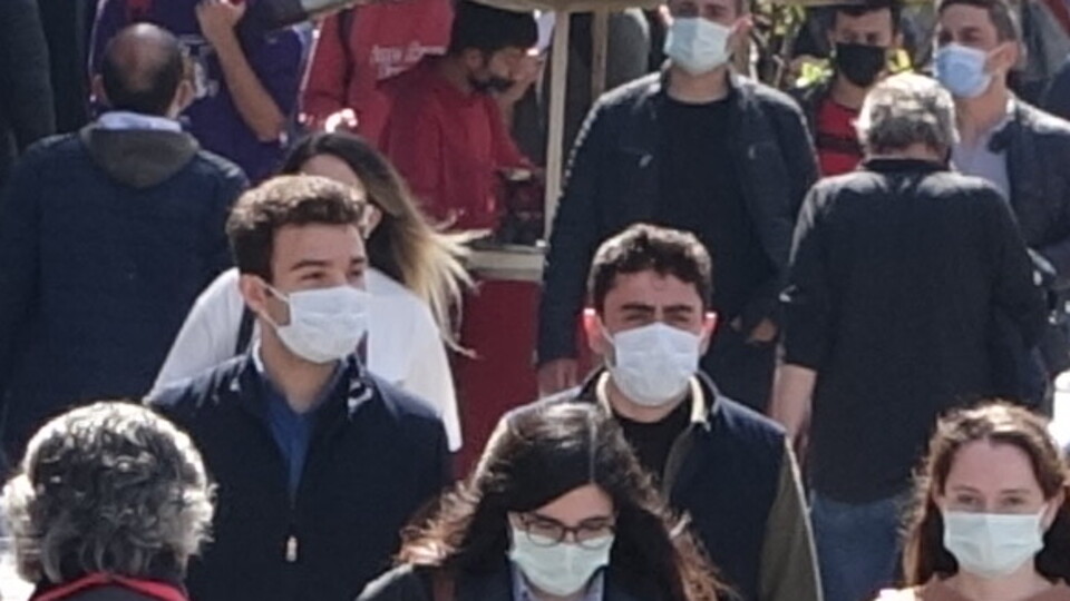 Tam kapanma öncesi İstiklal'e akın!