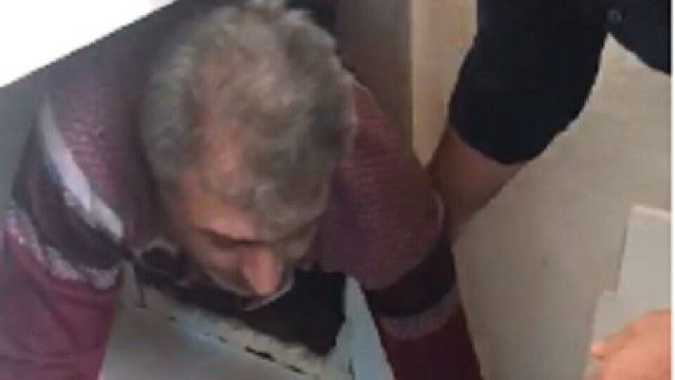 Mutfak dolabından katil çıktı!