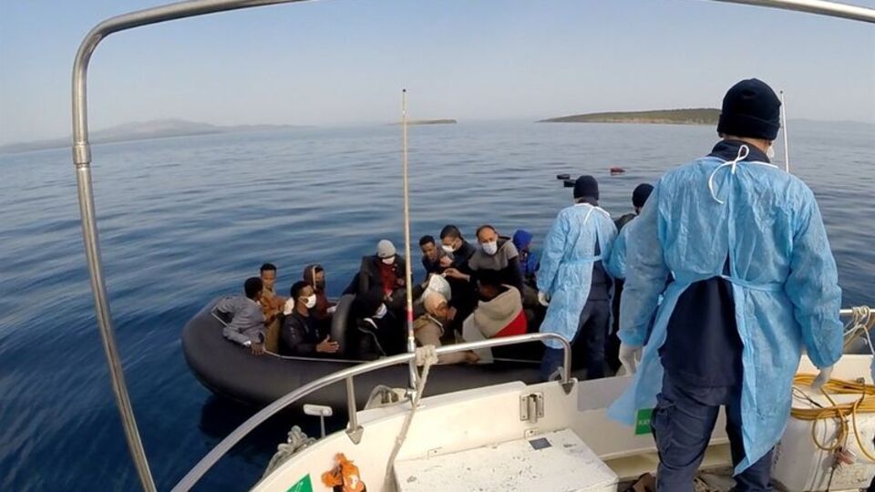 63 kaçak göçmen kurtarıldı