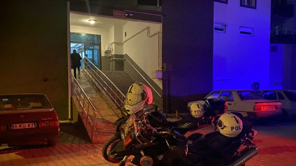 Kız arkadaşını vurdu, hastaneye bırakıp kaçtı