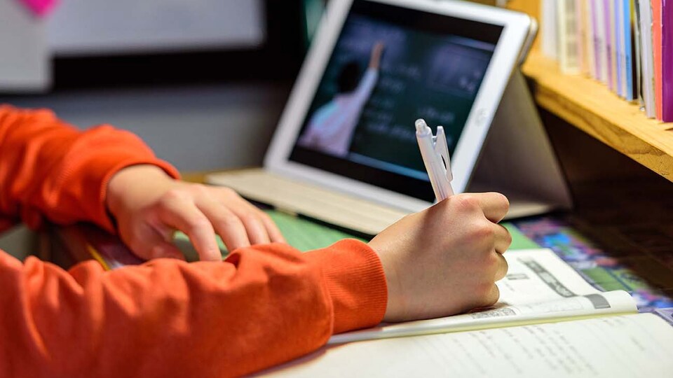 Eğitim hizmetlerini dijitale taşıdı