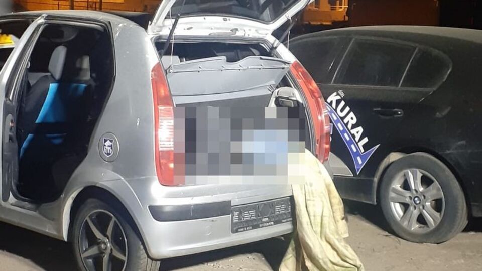 Otomobilin bagajında cansız beden bulundu