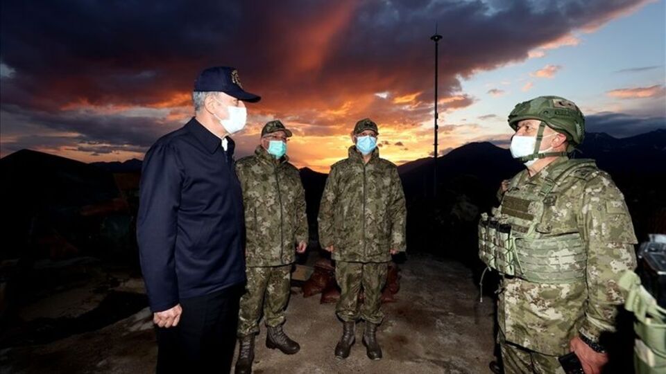 Bakan Akar ve komutanlar sınırda! 44 terörist öldürüldü