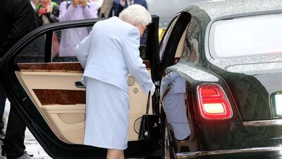 Kraliçe Elizabeth otomobilini sattı