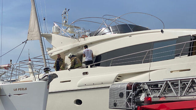 Marinada lüks teknede yangın