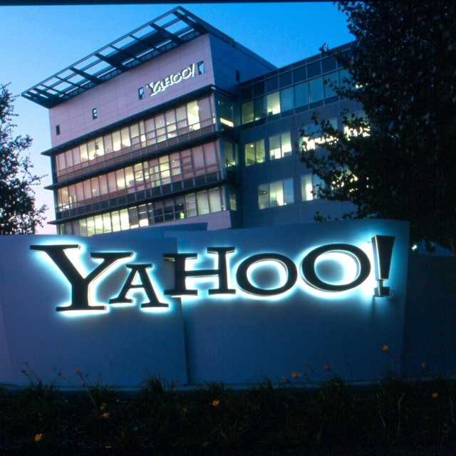Yahoo yine satıldı