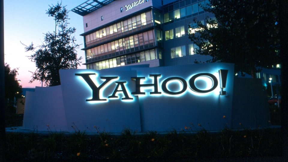Yahoo yine satıldı