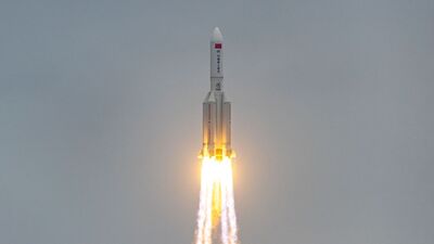 Çin'in uzaya fırlattığı roket kontrolden çıktı: Dünyaya düşebilir!