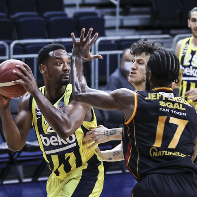 Fenerbahçe derbide farklı galip!