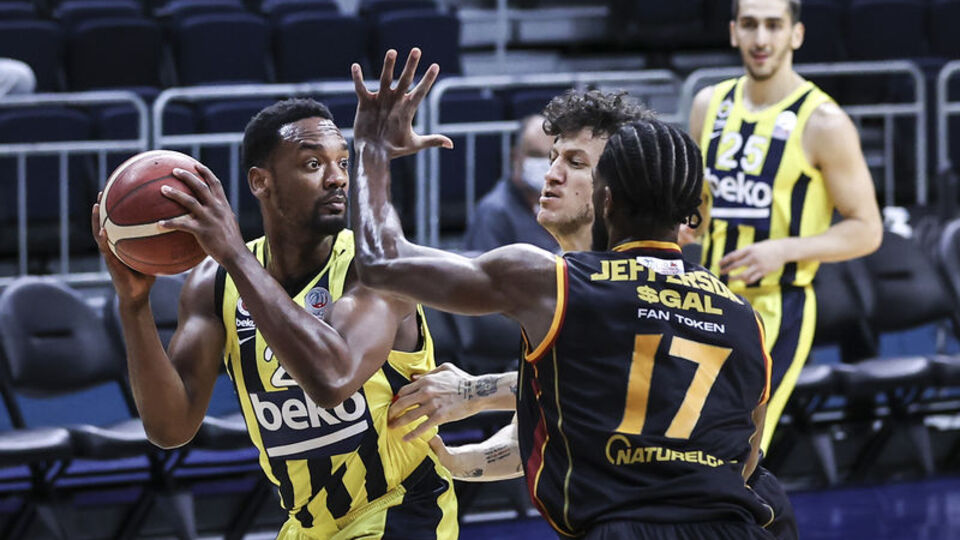 Fenerbahçe derbide farklı galip!