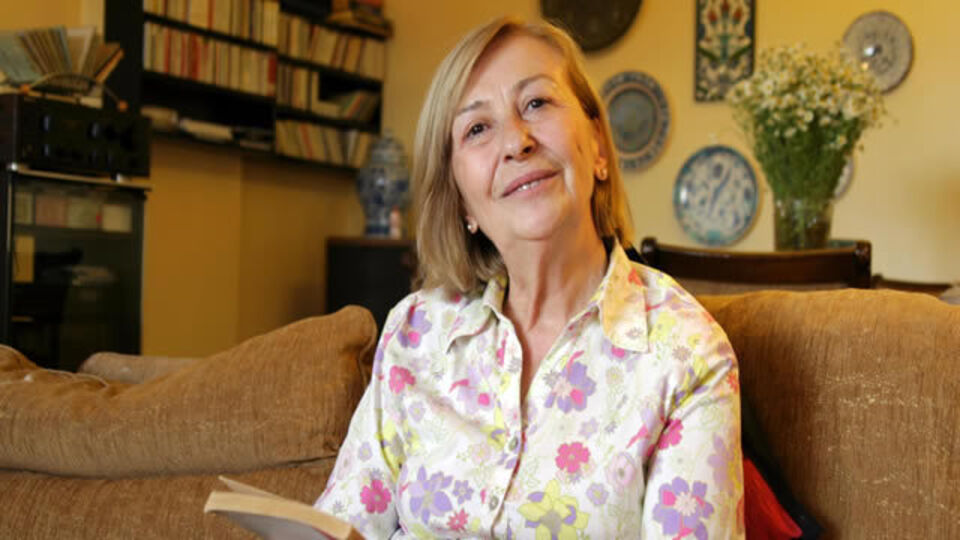 Emine Işınsu Öksüz kimdir?