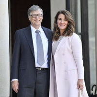 Bill Gates eşi Melinda'ya 1.8 milyar dolarlık hisse aktardı