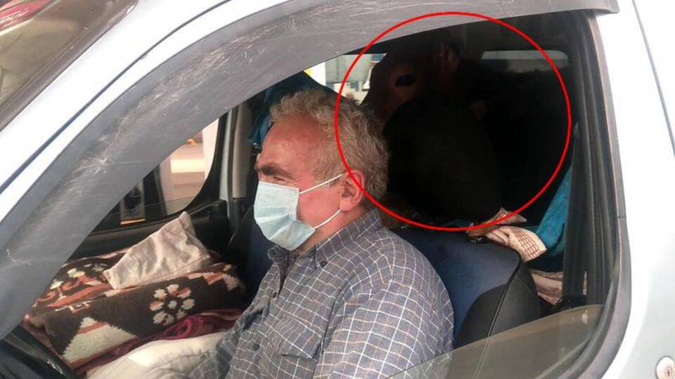 Arka koltuktaki yolcular şaşırttı!