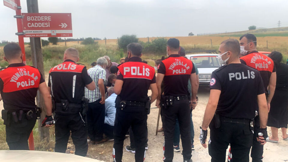 Komşuların taşlı sopalı kavgası!