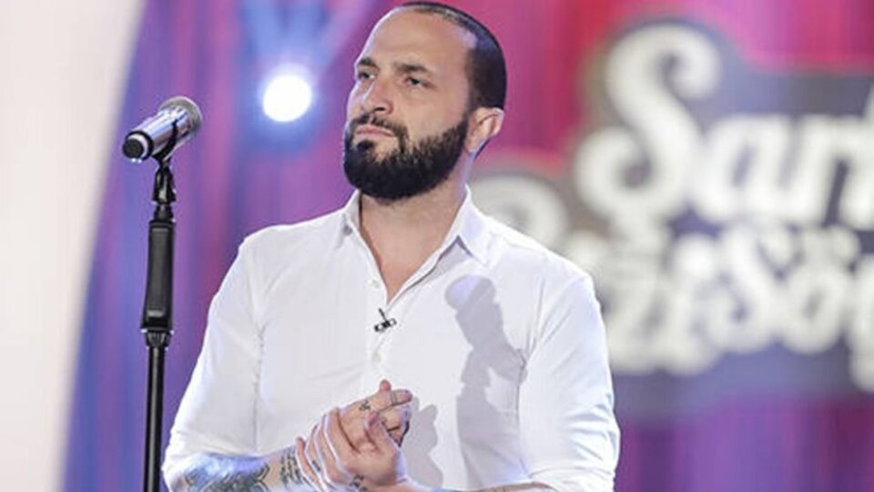 Şarkıcı Berkay kimdir?