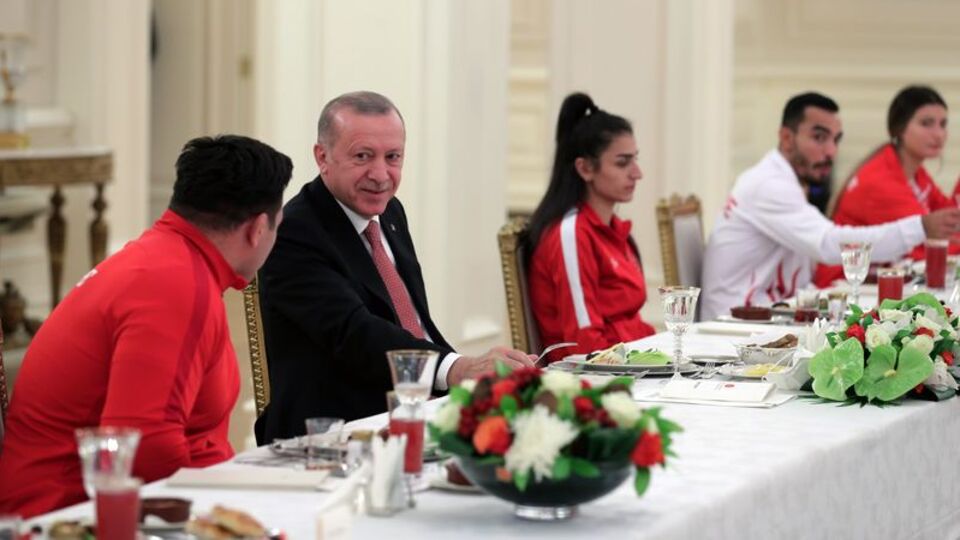 Milli futbolcularla iftar yemeği