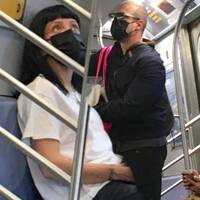 Ünlü çift metroda